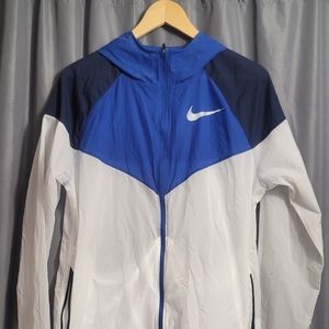 Nike Lightweight Windrunner Size Medium White/Blue